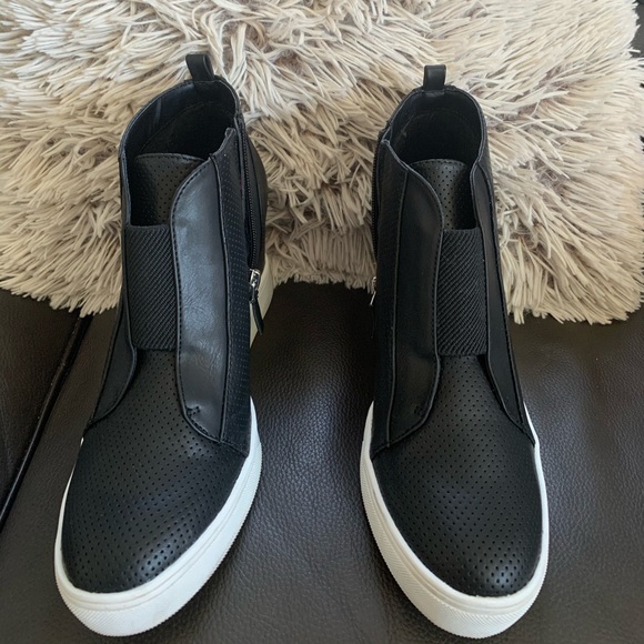 Black leather wedge sneaker